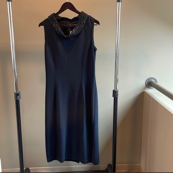 St. John Evening dress, beaded neckline, size 12 - Picture 1 of 6